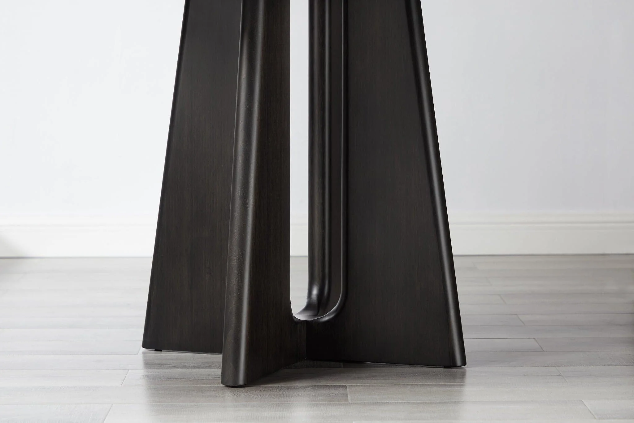 Luna 48" Round Table - Image 14