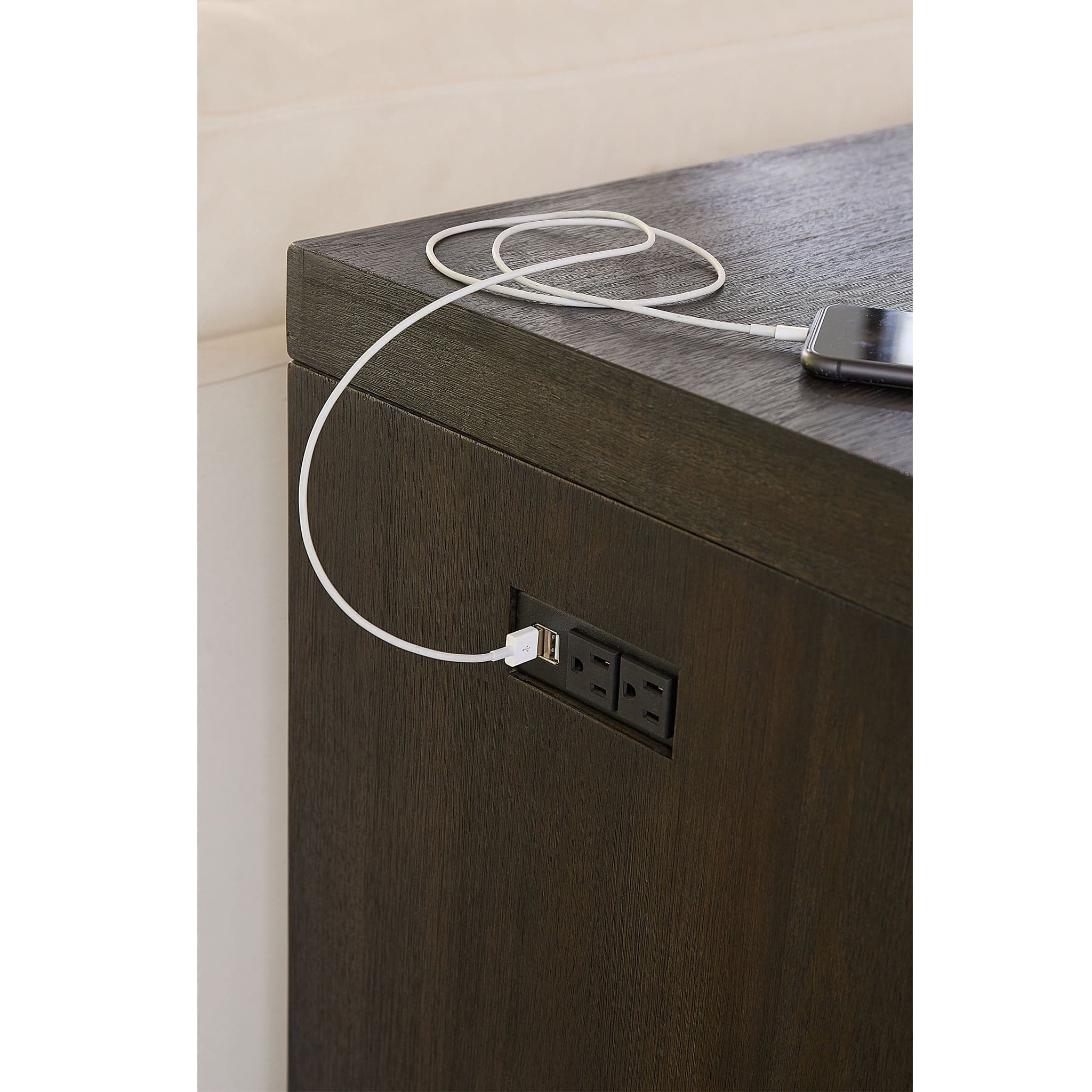 Oxford Gathering Table with USB - Image 4
